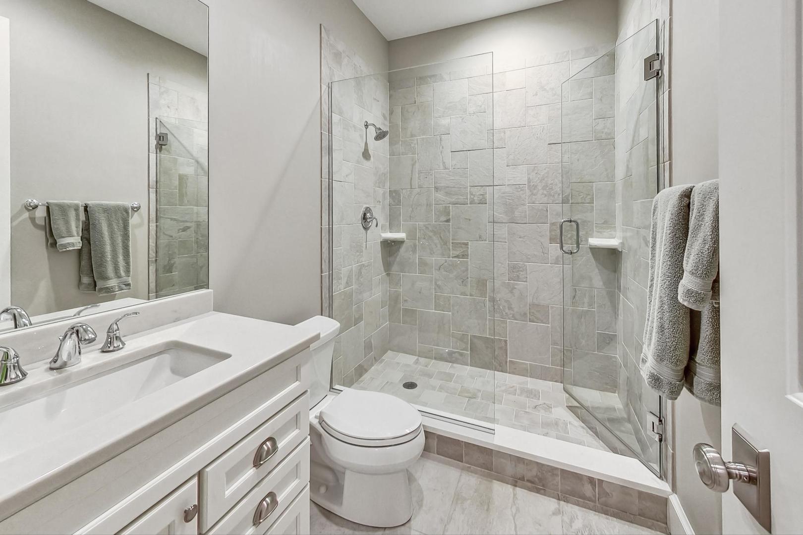 833 W 7th Street
