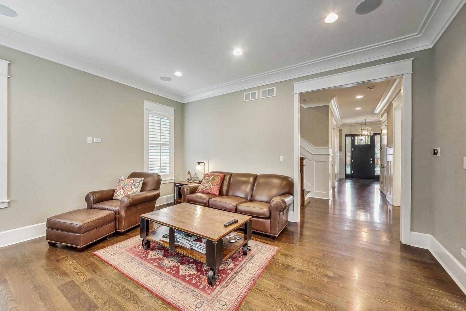 833 W 7th Street