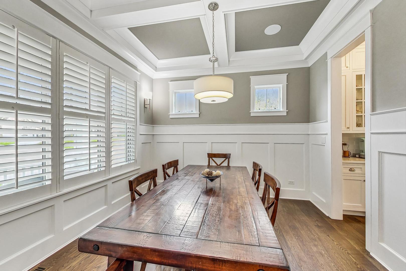 833 W 7th Street