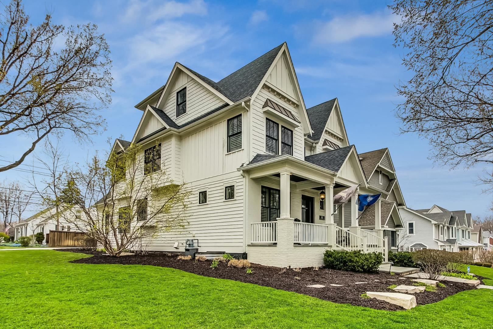 833 W 7th Street