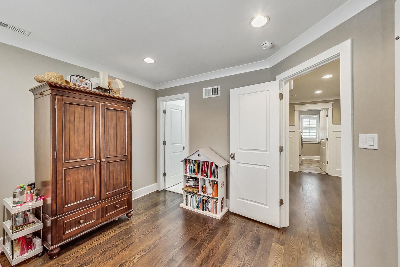 833 W 7th Street