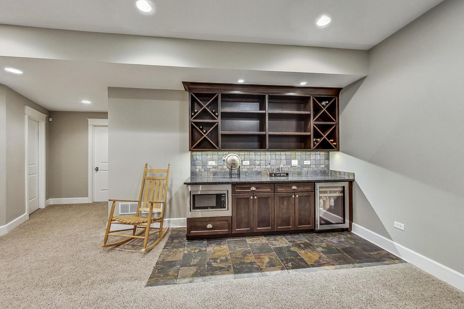 833 W 7th Street