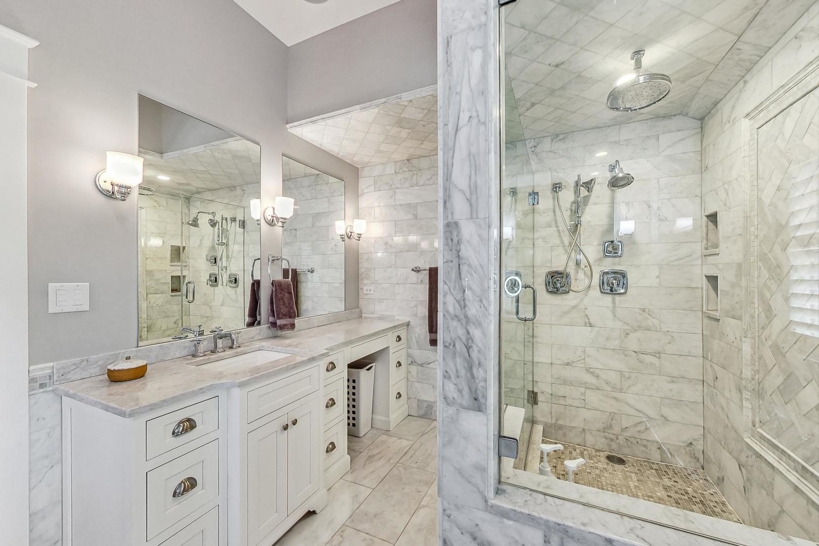 833 W 7th Street