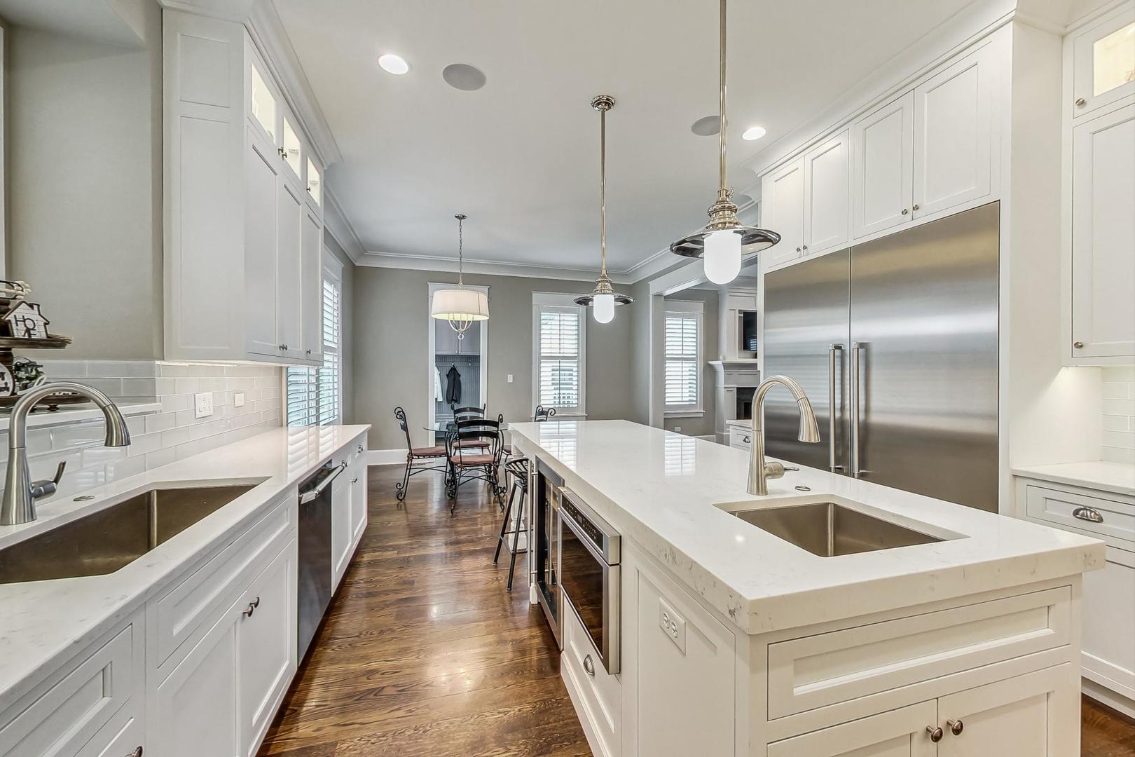 833 W 7th Street