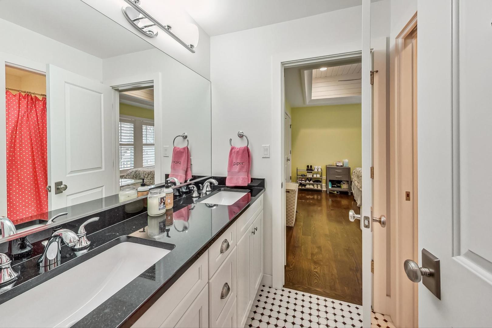 833 W 7th Street