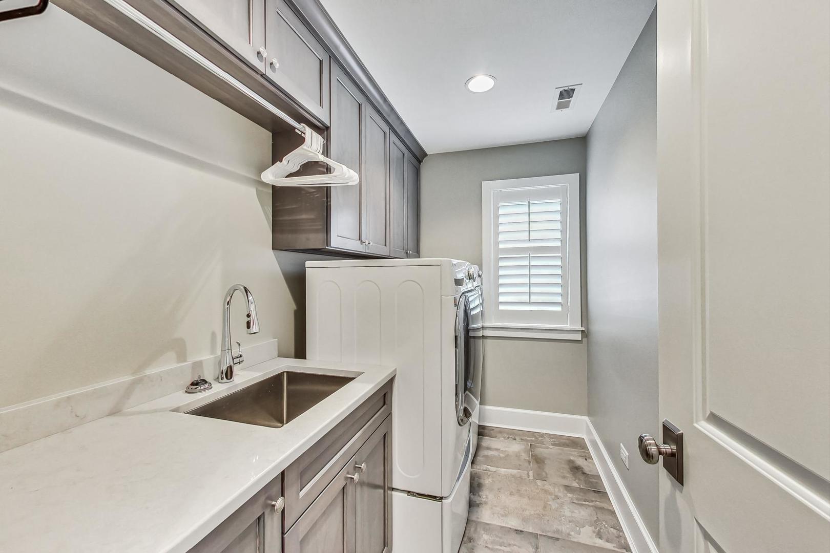833 W 7th Street