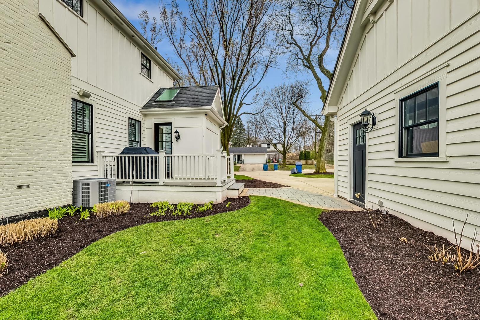 833 W 7th Street