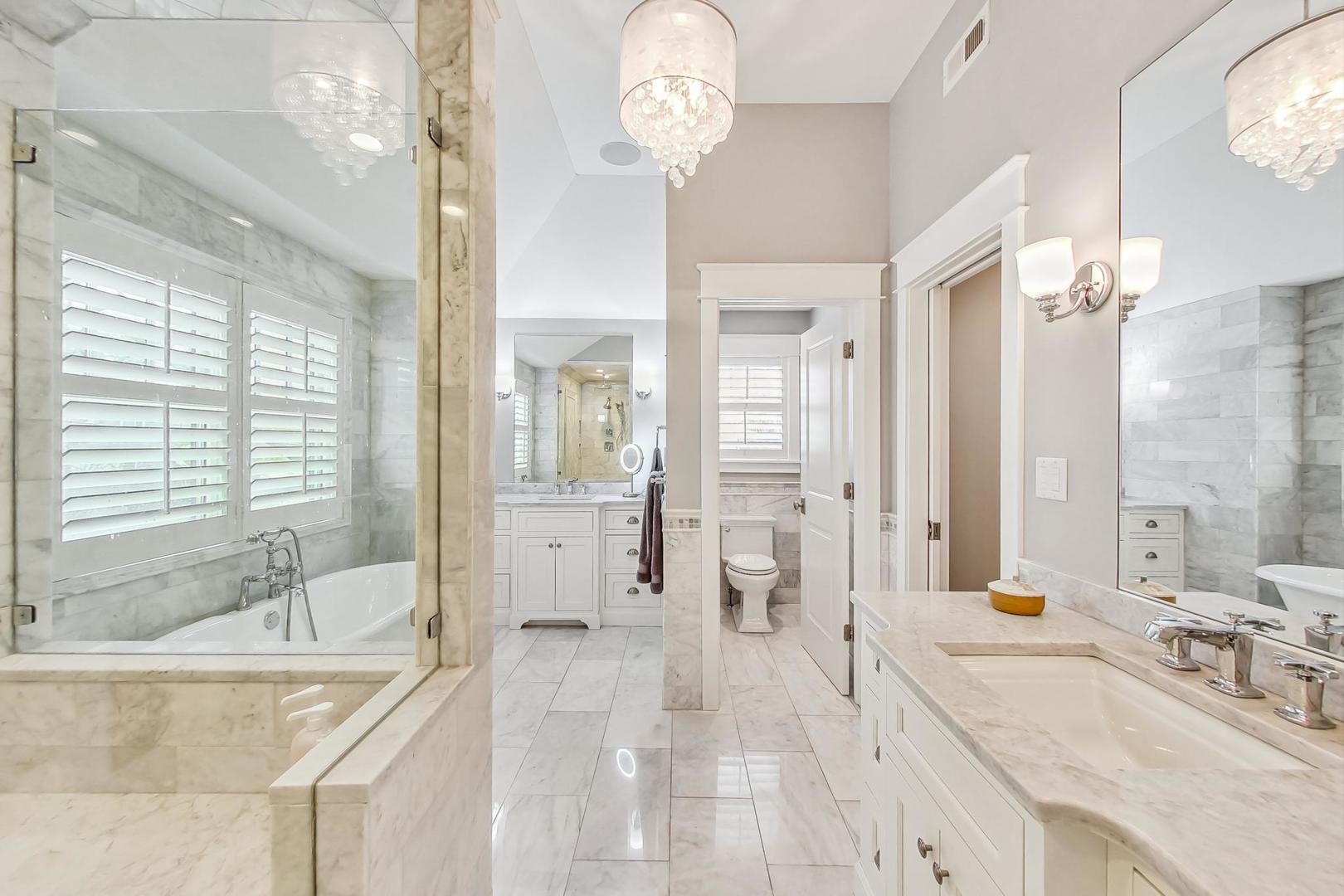 833 W 7th Street
