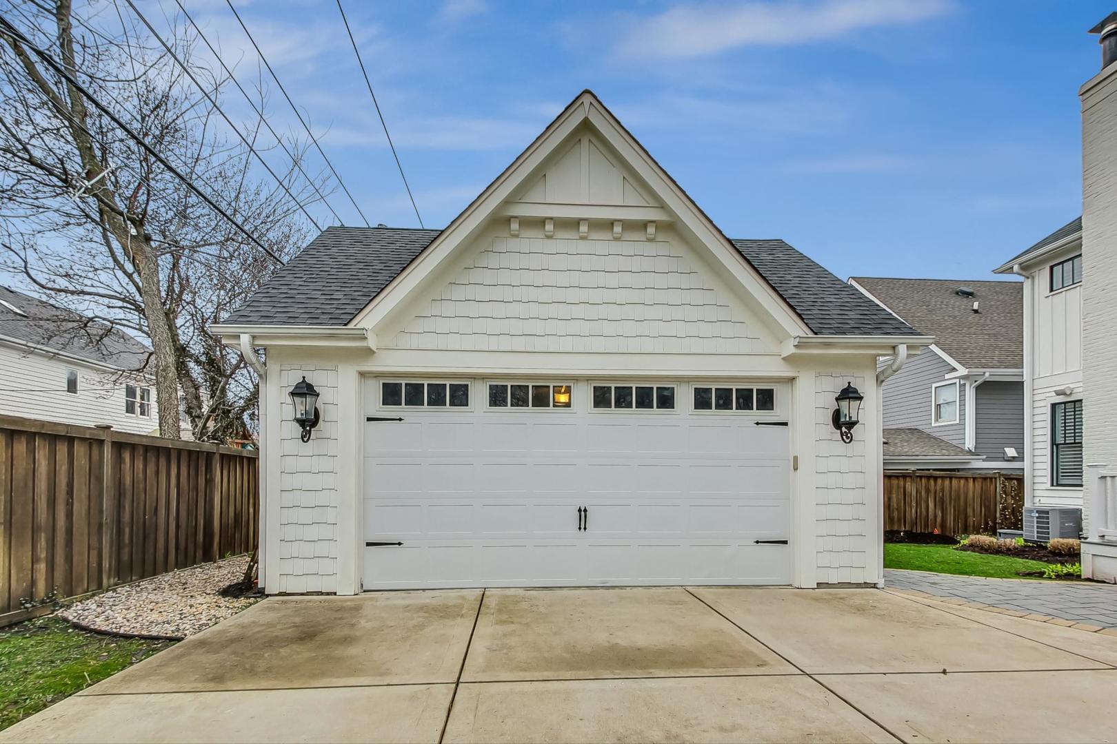 833 W 7th Street