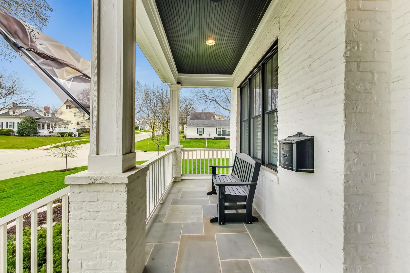 833 W 7th Street