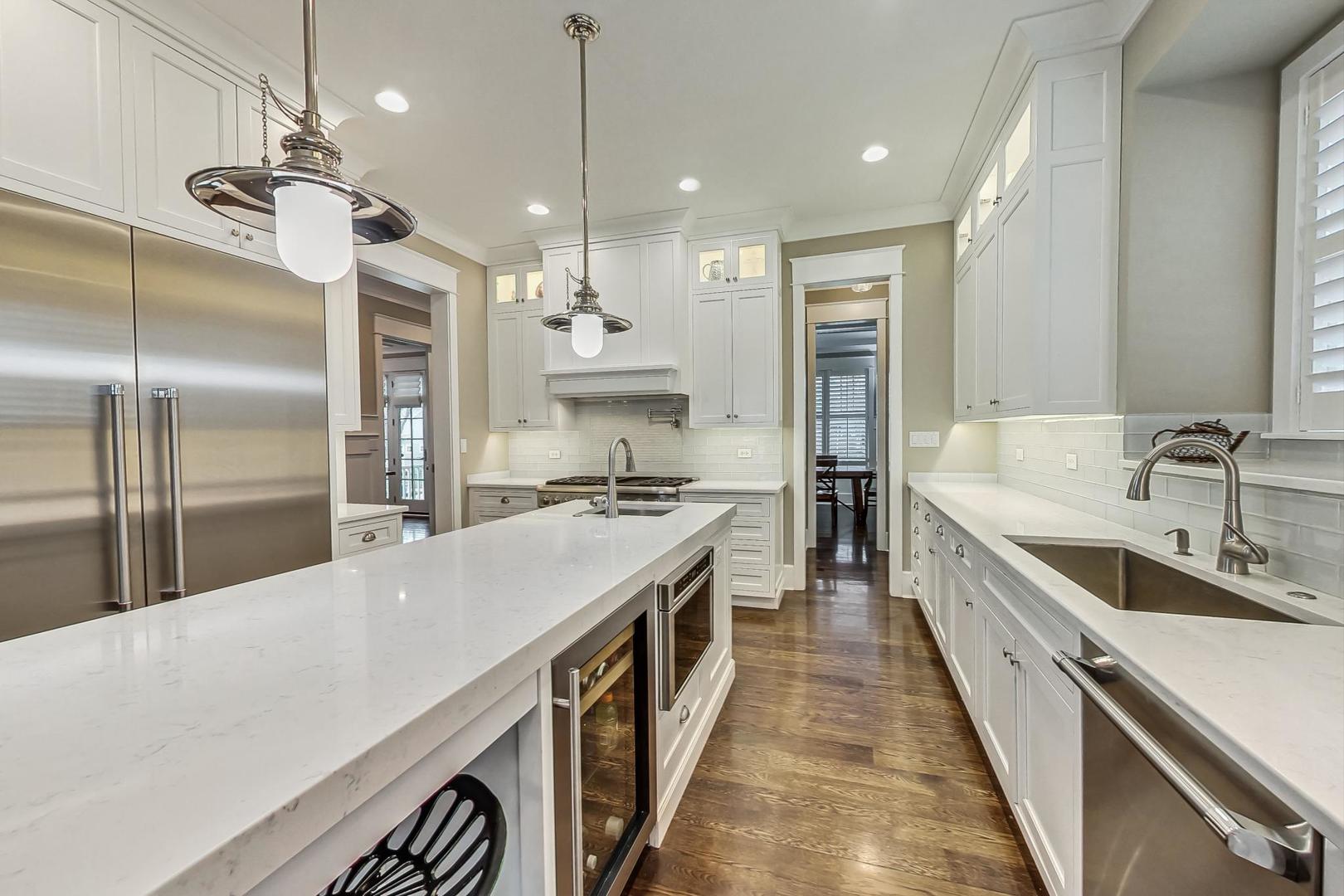 833 W 7th Street