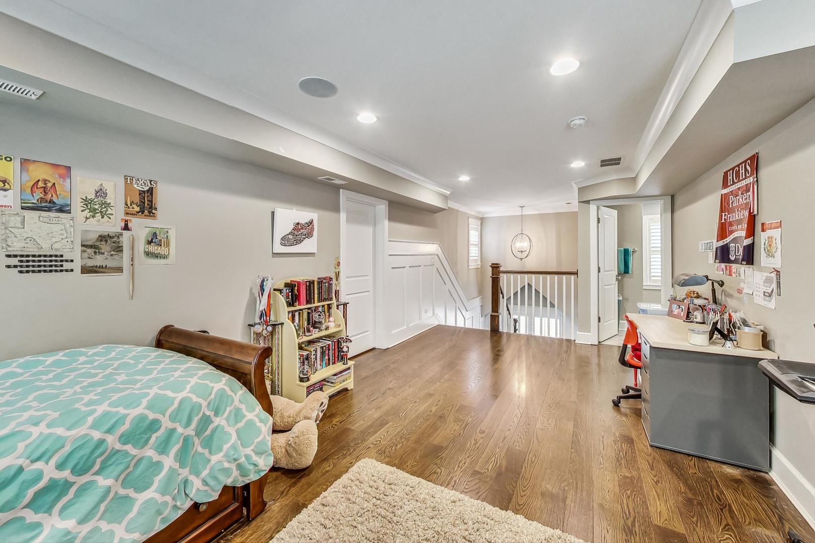 833 W 7th Street