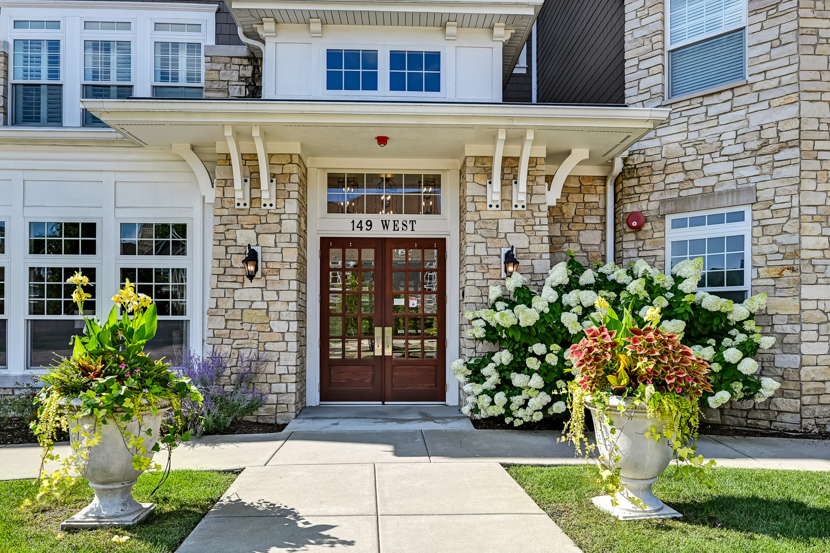 149 W Kennedy Lane Unit: 302