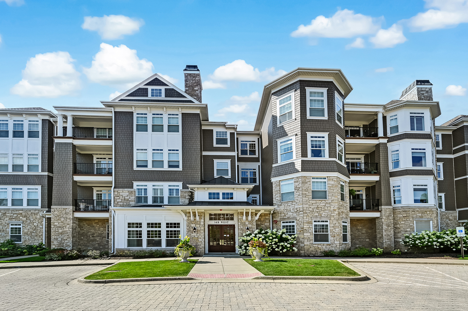 149 W Kennedy Lane Unit: 302
