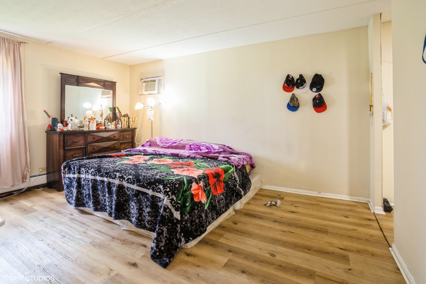 300 W Fullerton Avenue Unit: 130