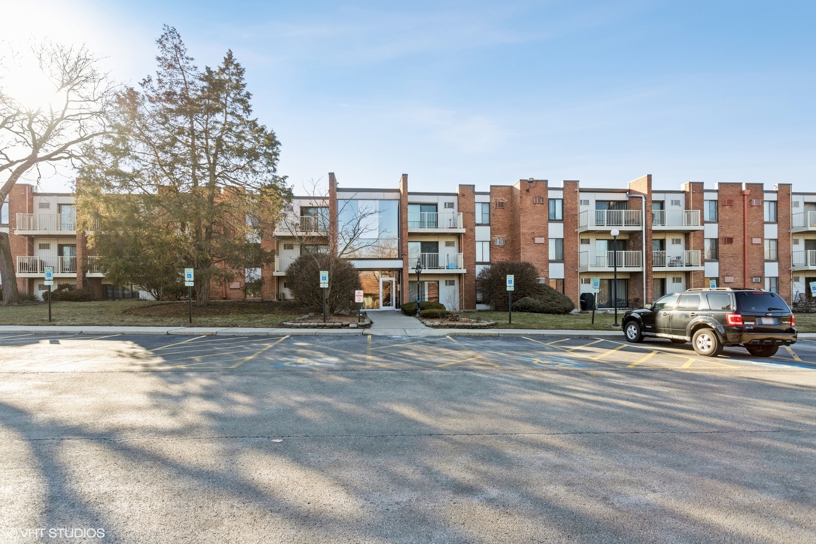 300 W Fullerton Avenue Unit: 130