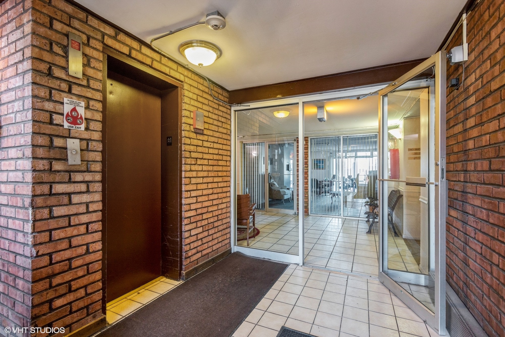 300 W Fullerton Avenue Unit: 130