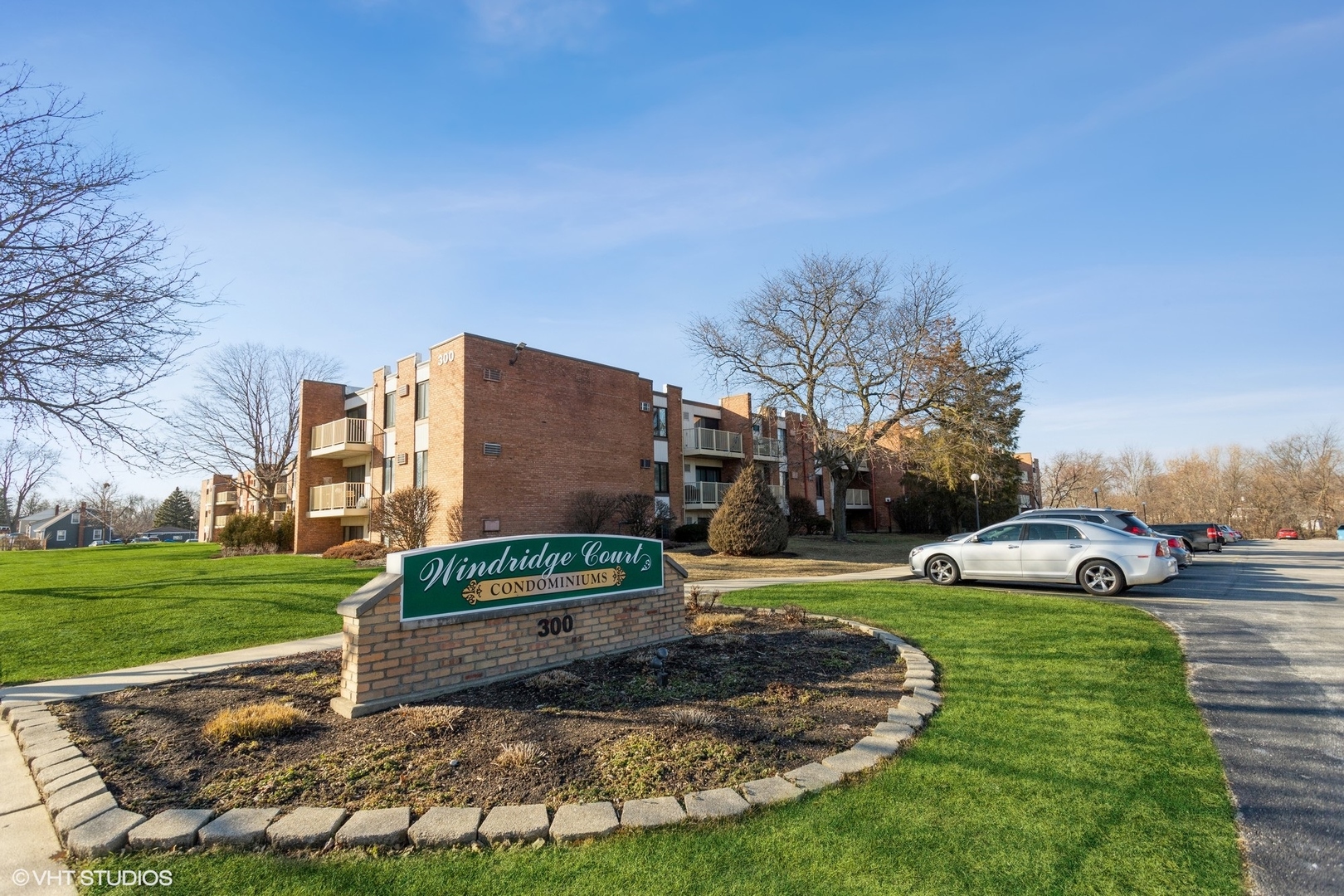 300 W Fullerton Avenue Unit: 130