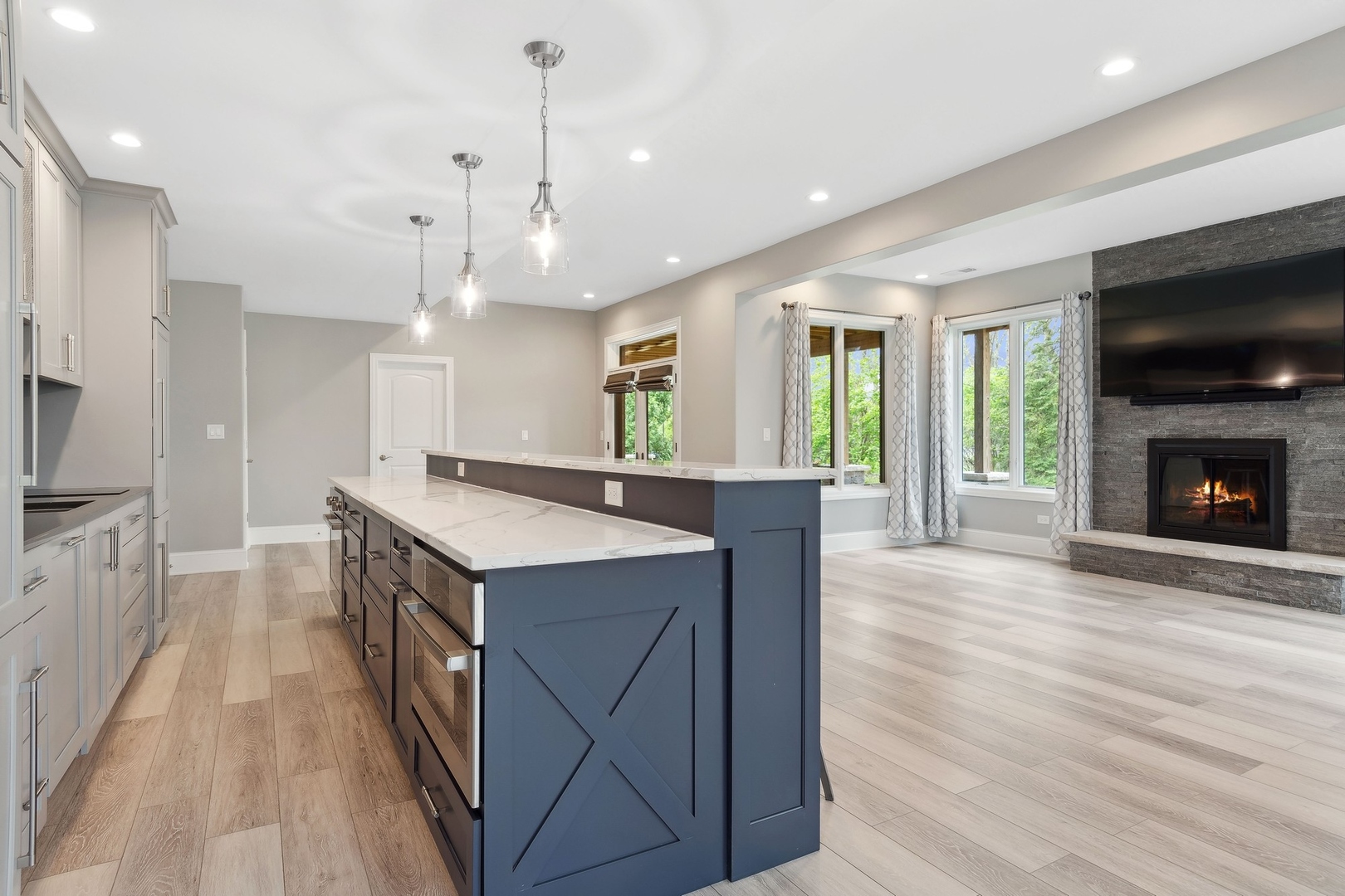 3708 Douglas Road