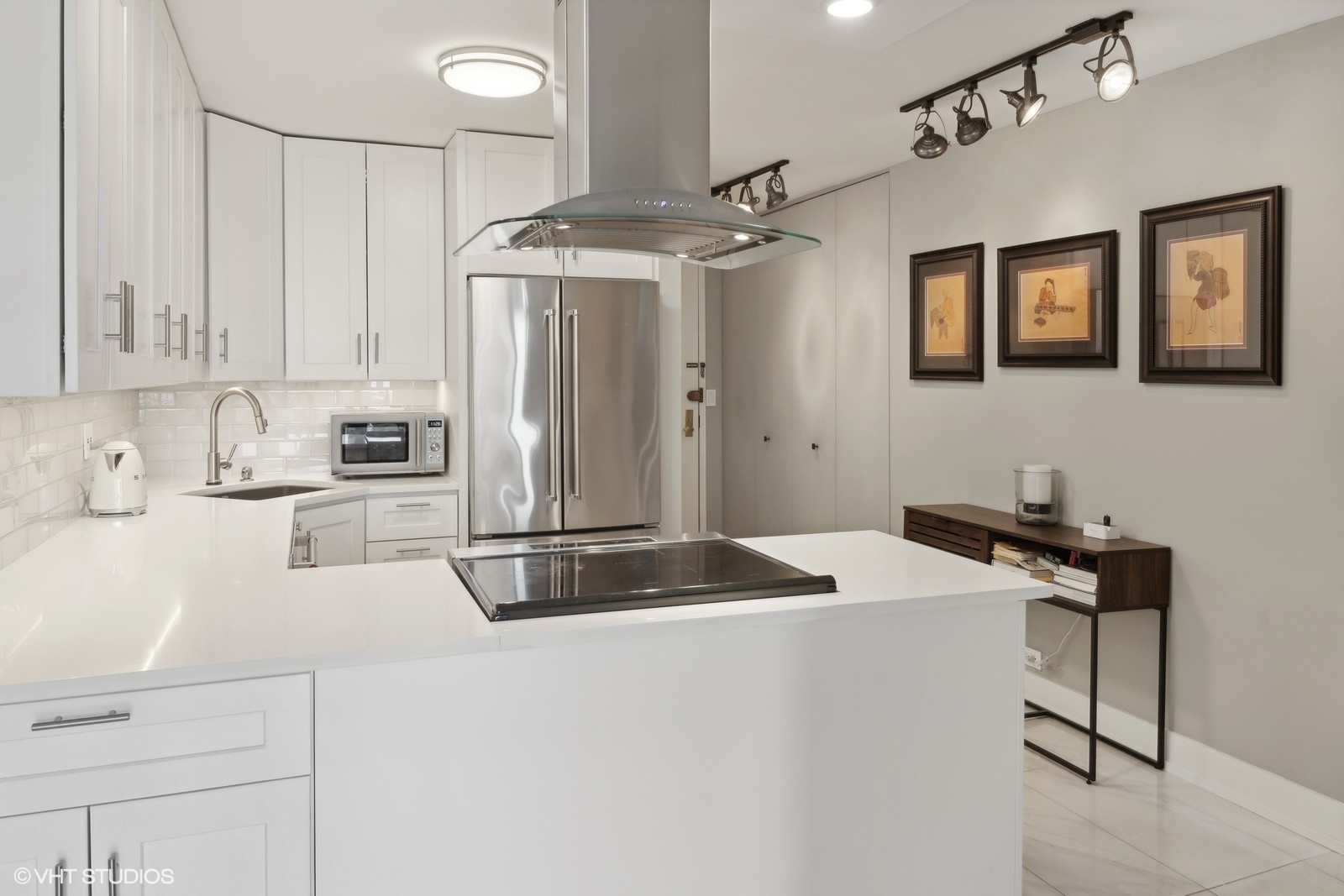 2650 N Lakeview Avenue Unit: 2508
