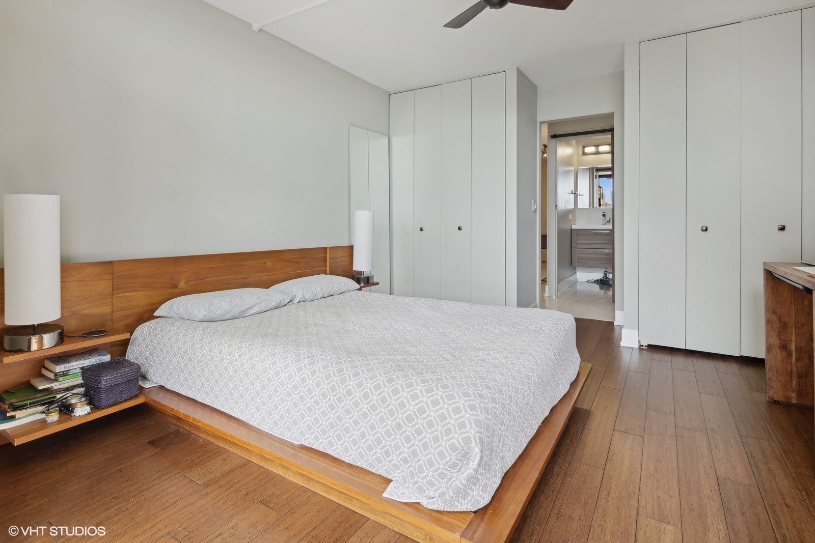 2650 N Lakeview Avenue Unit: 2508