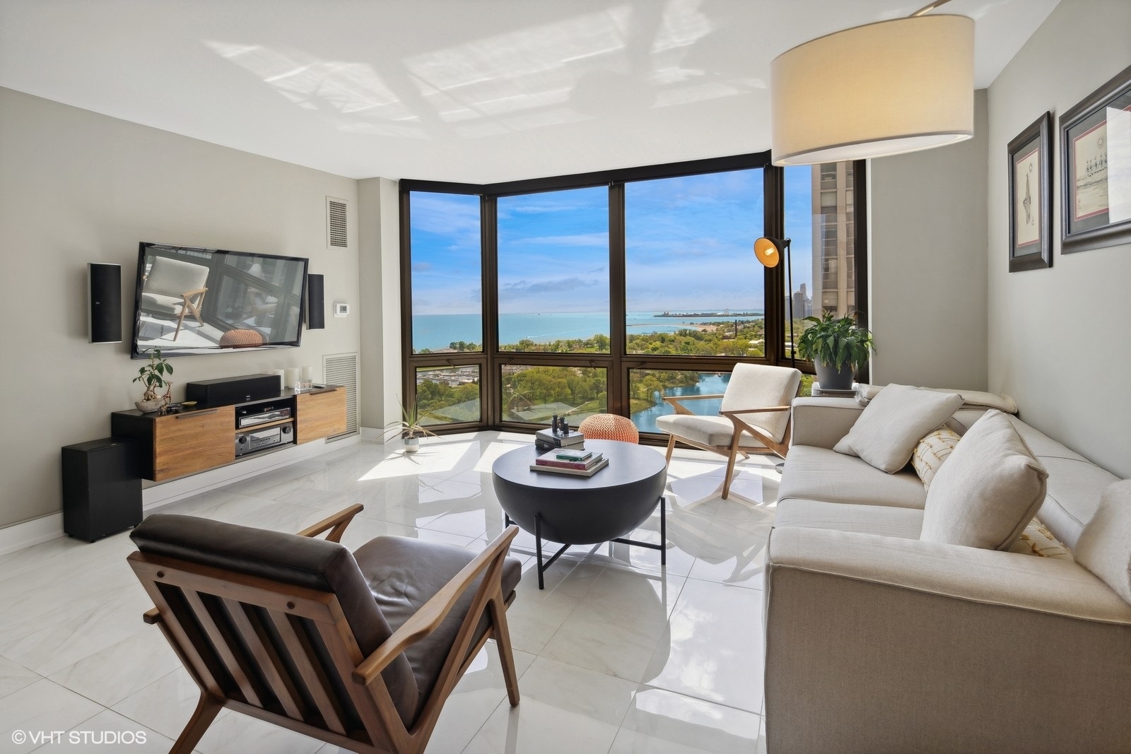 2650 N Lakeview Avenue Unit: 2508