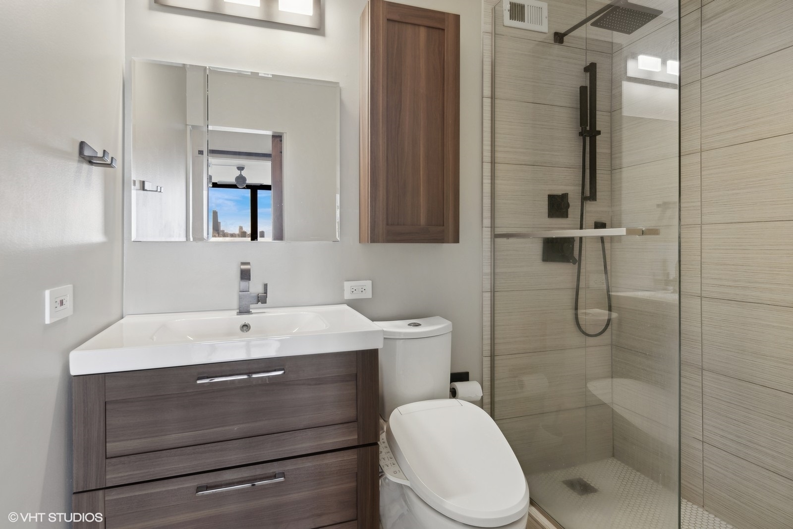 2650 N Lakeview Avenue Unit: 2508