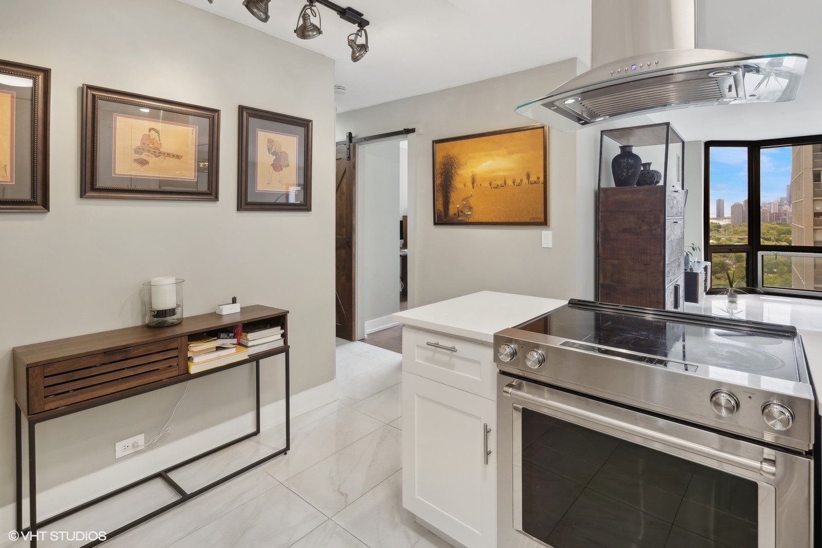 2650 N Lakeview Avenue Unit: 2508