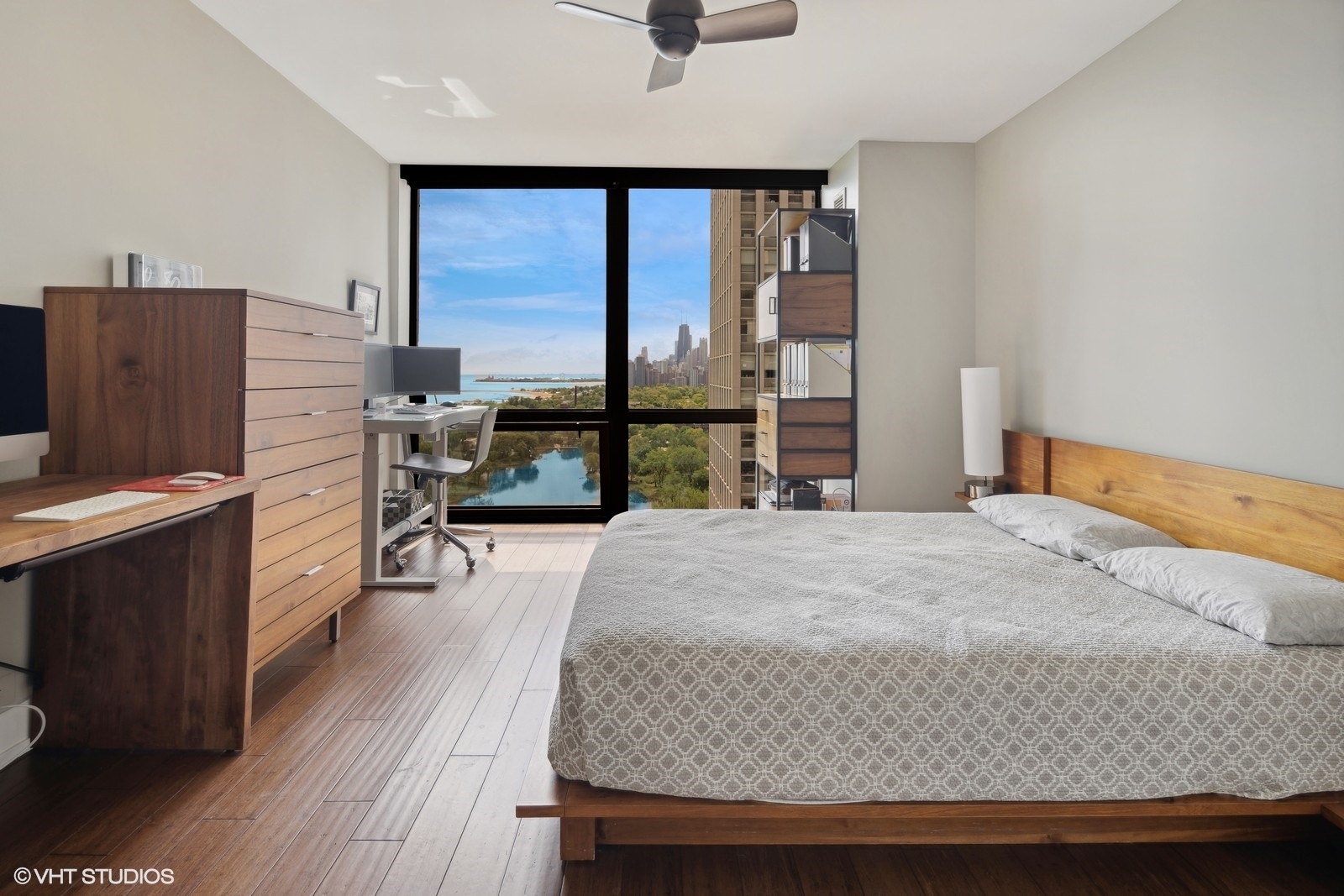 2650 N Lakeview Avenue Unit: 2508