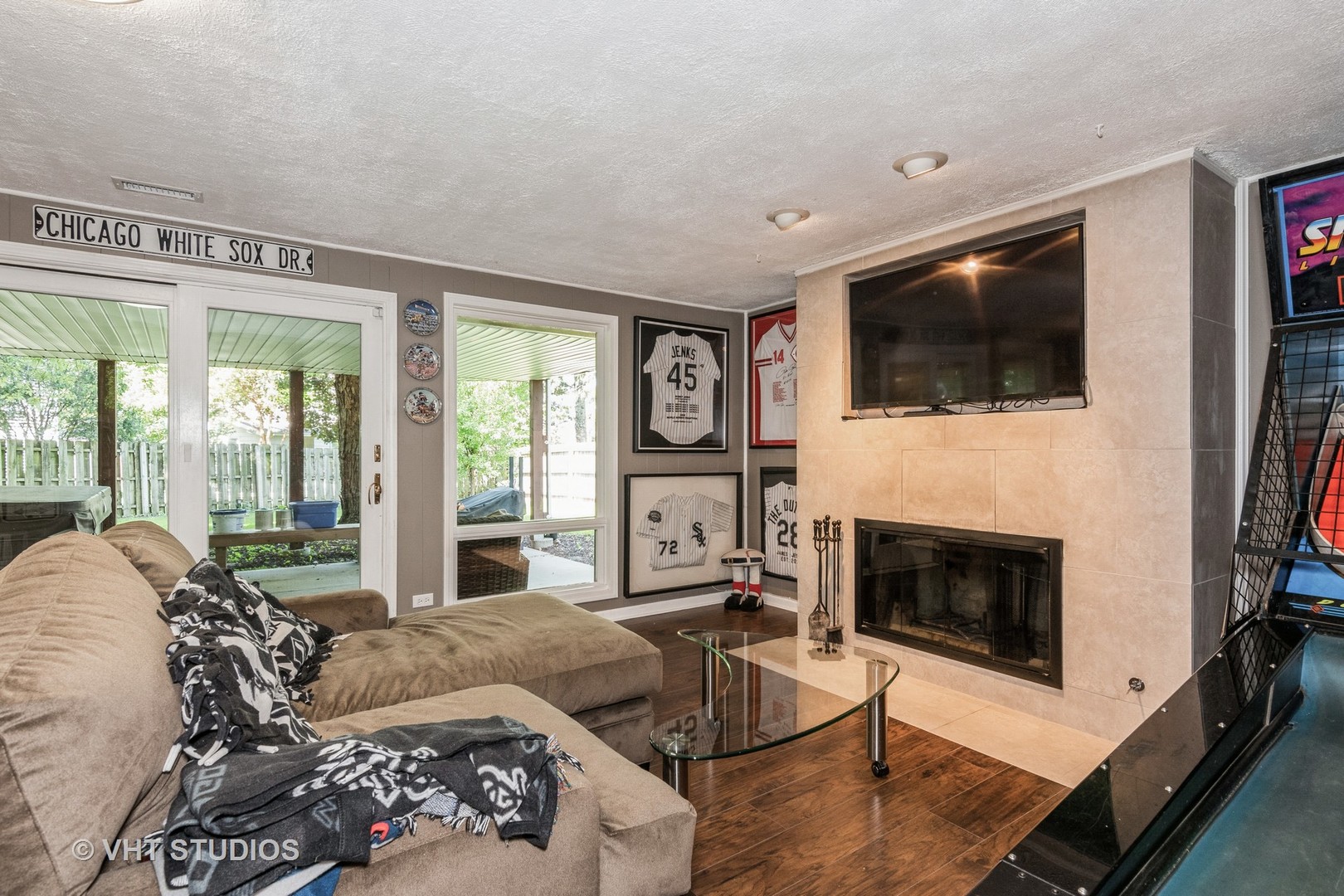 2S156 Hampton Lane