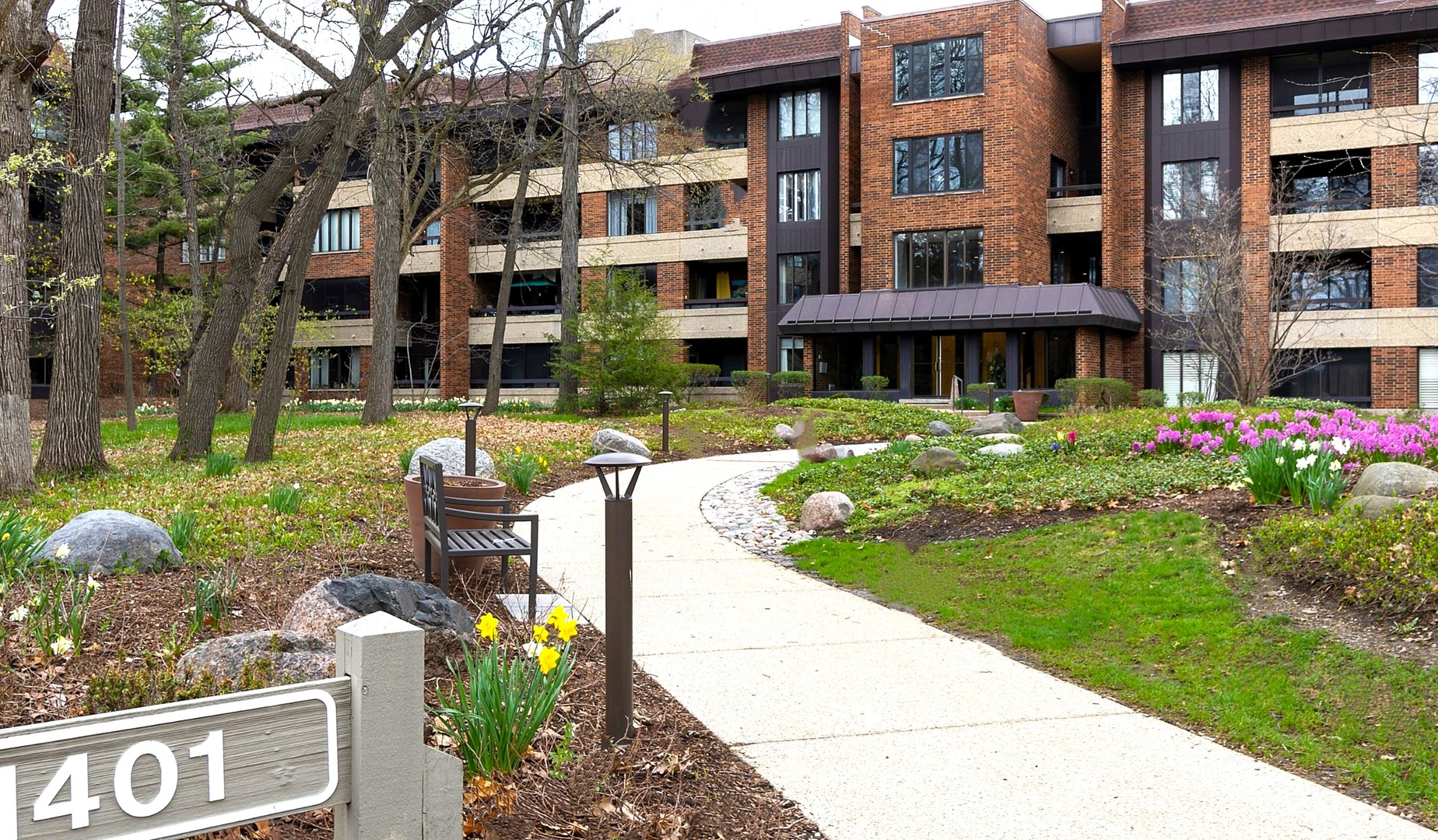 1401 BURR OAK Road Unit: 106C