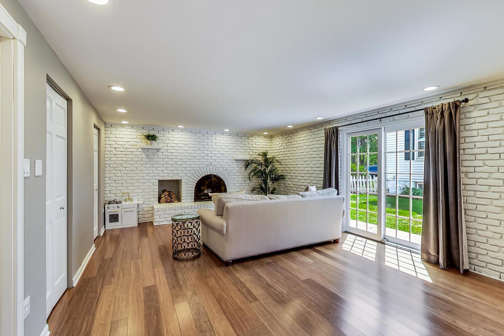 731 Town Place