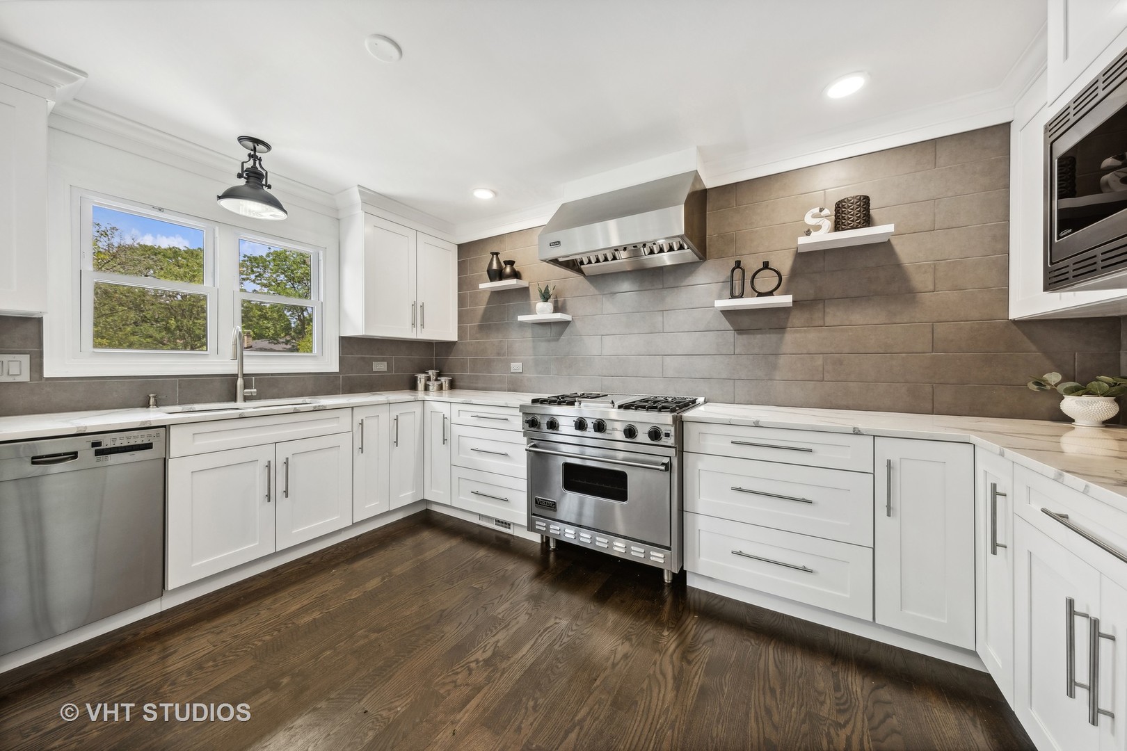 8460 Dolfor Cove