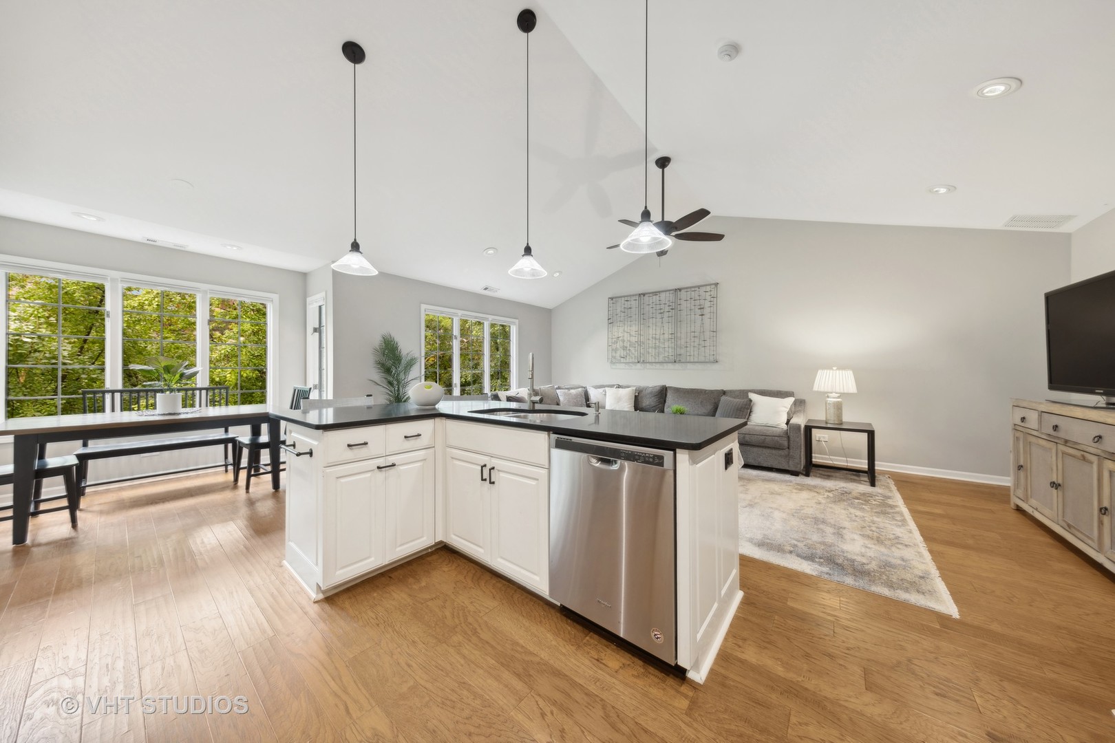 1121 Foxtail Court Unit: 1121