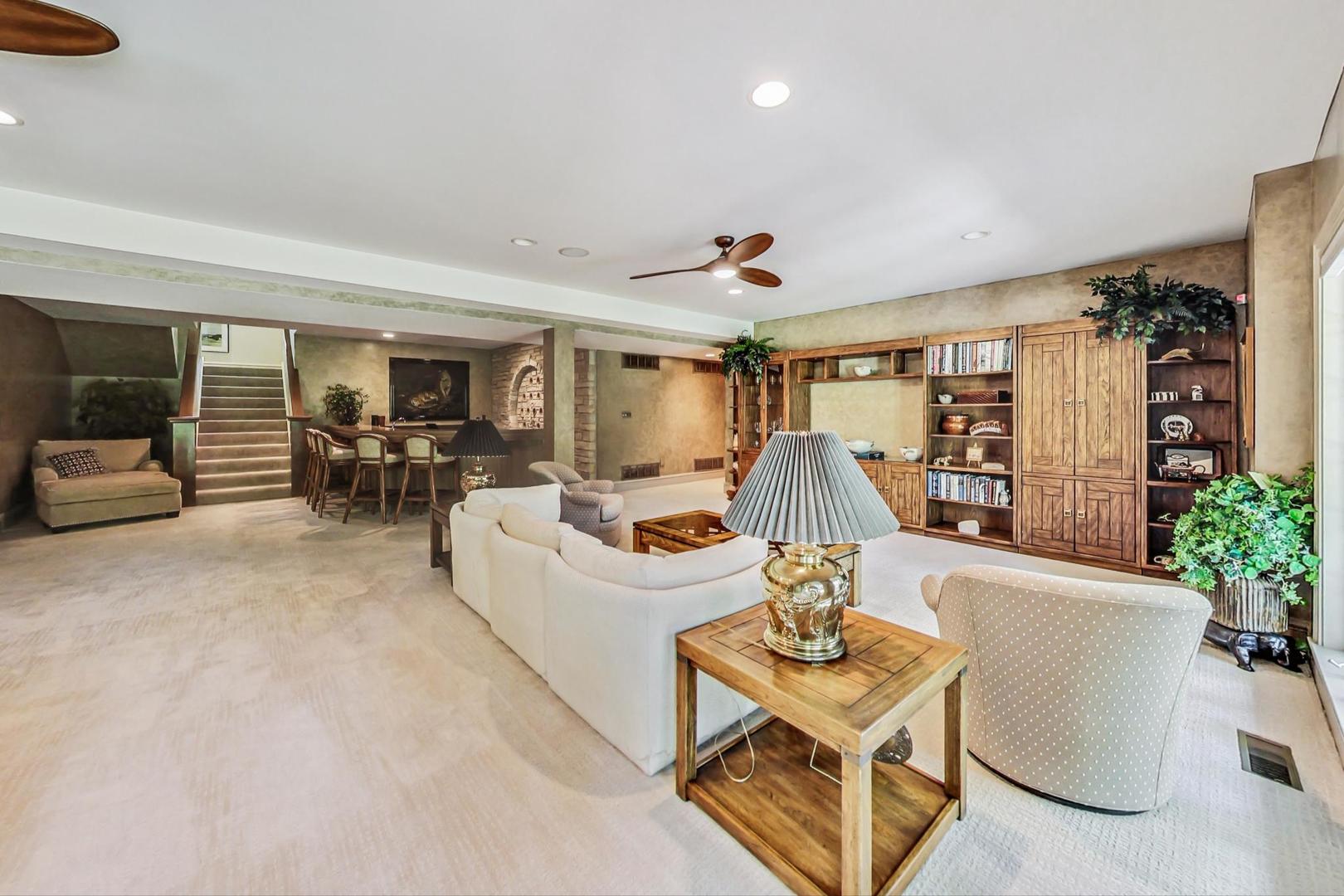 82 Breakenridge Farm