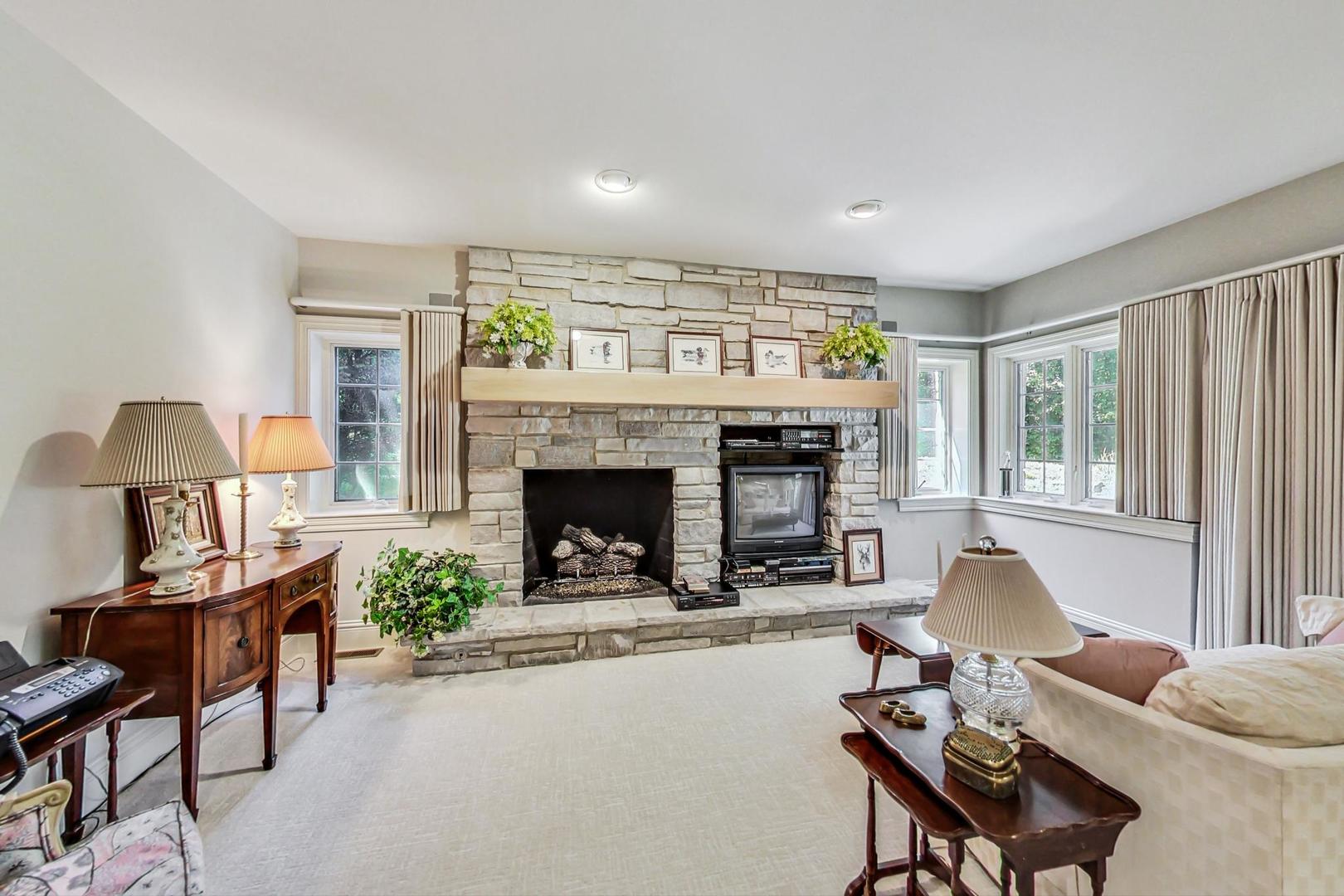 82 Breakenridge Farm