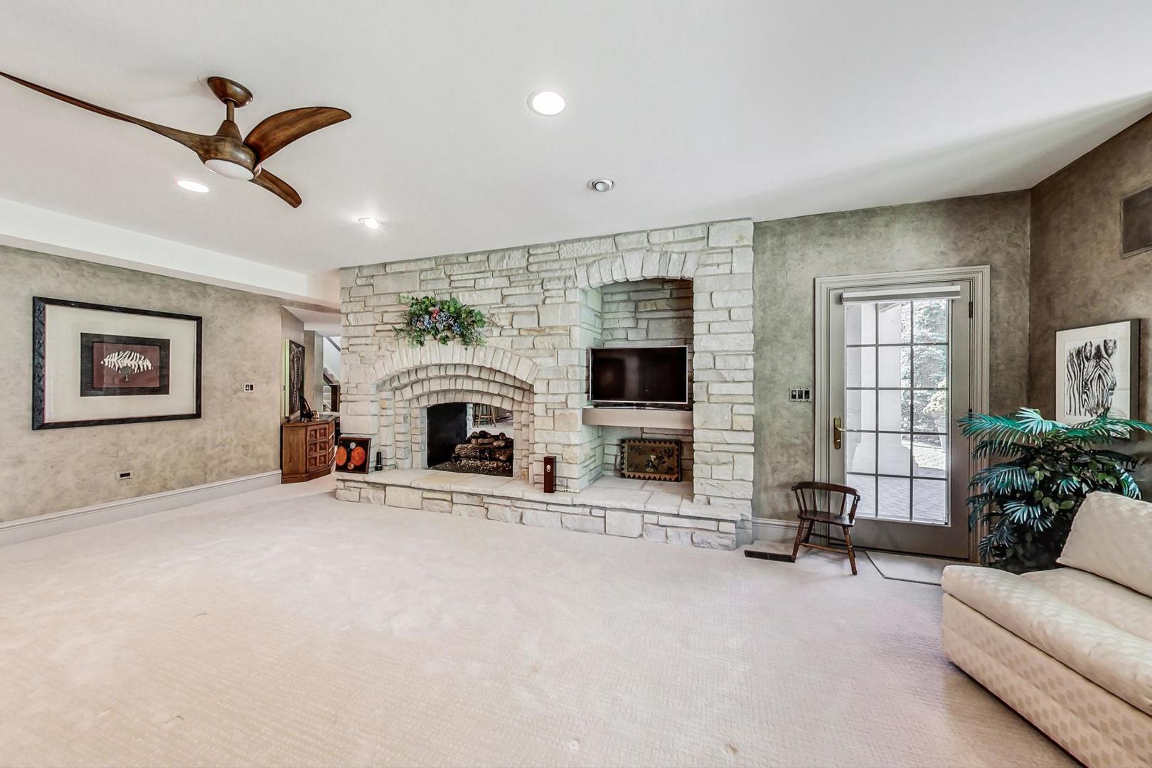 82 Breakenridge Farm