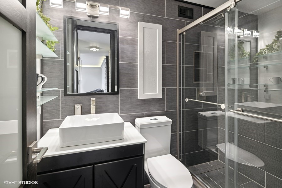2650 N Lakeview Avenue Unit: 1307