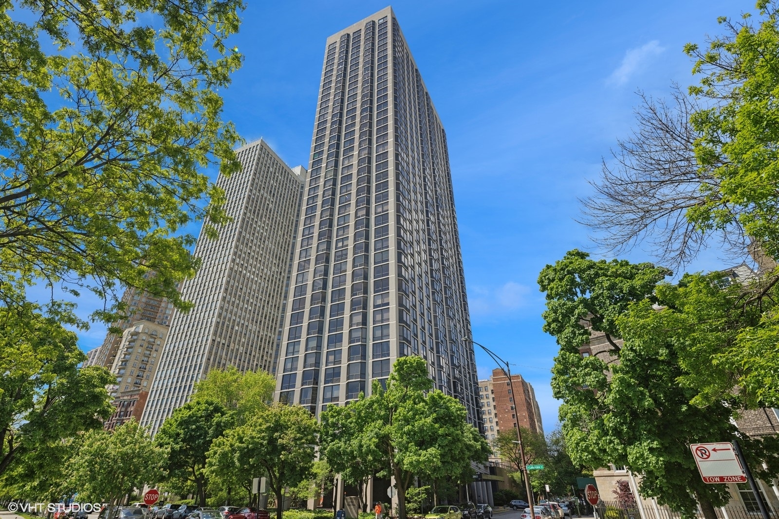 2650 N Lakeview Avenue Unit: 1307