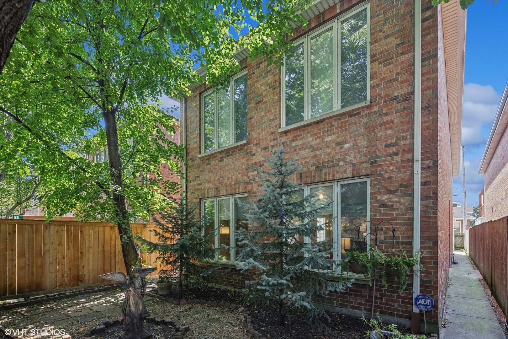 1733 W Peterson Avenue
