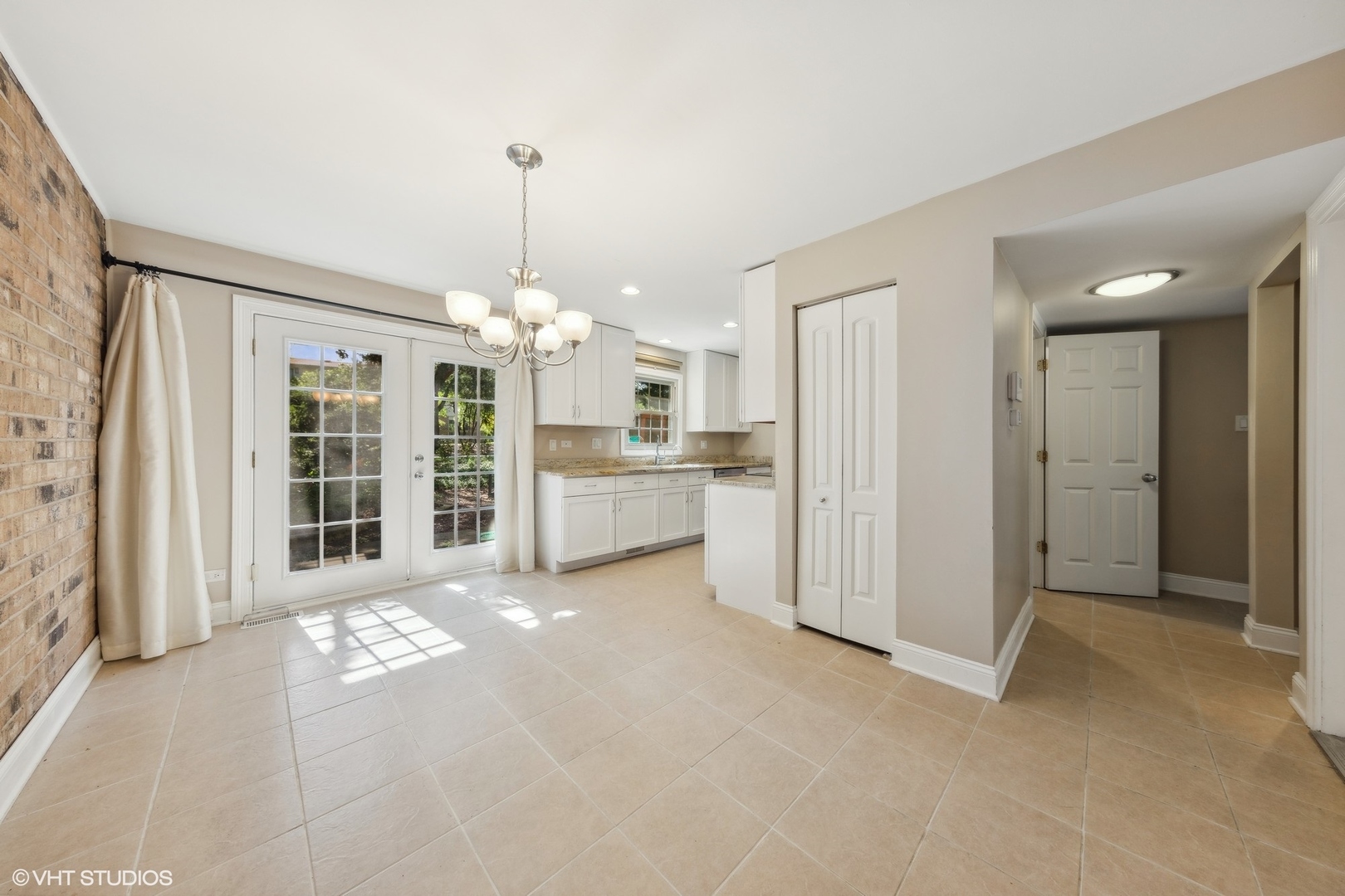 2S750 AVENUE ORLEANS