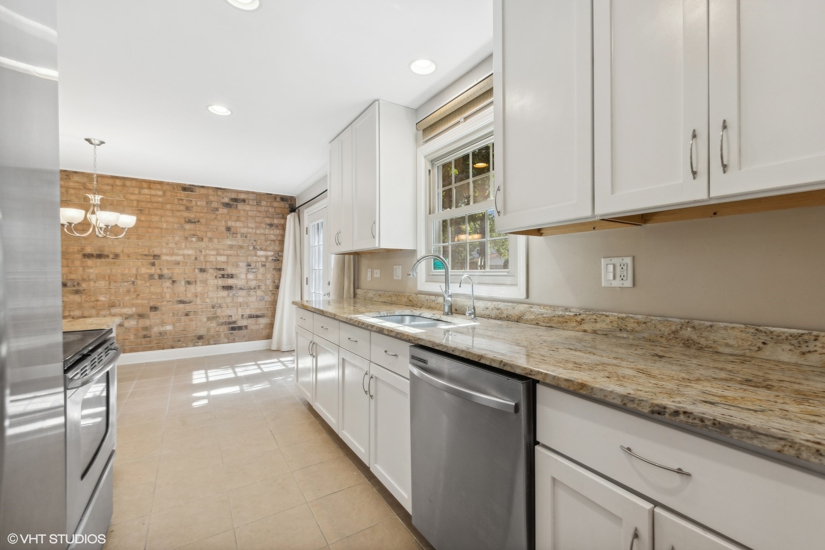 2S750 AVENUE ORLEANS