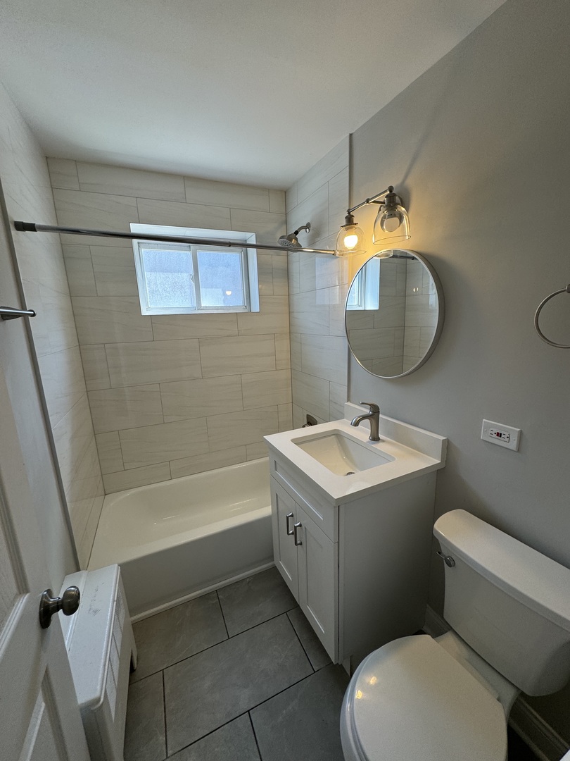 7429 N Ridge Boulevard Unit: GE