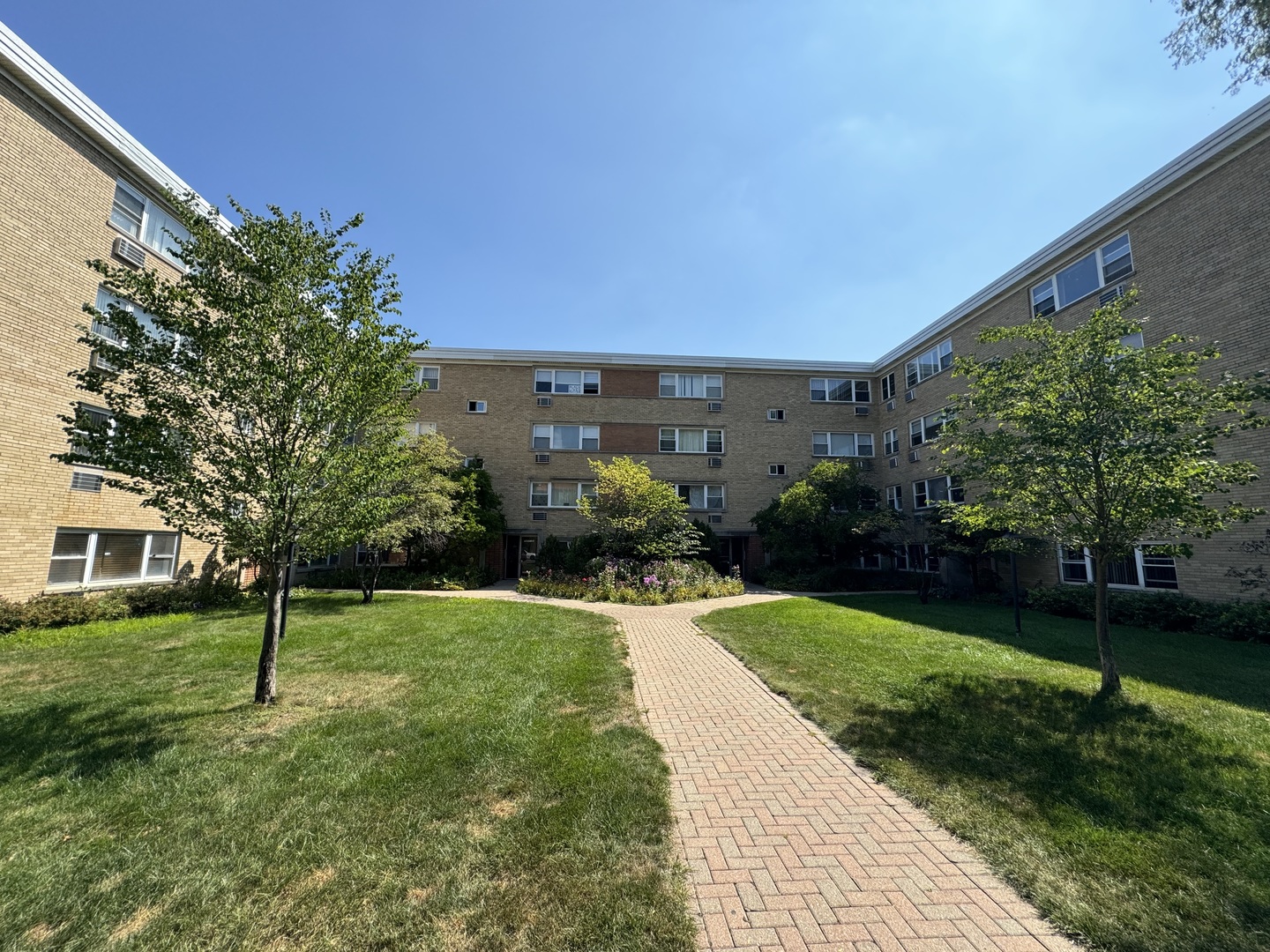 7429 N Ridge Boulevard Unit: GE