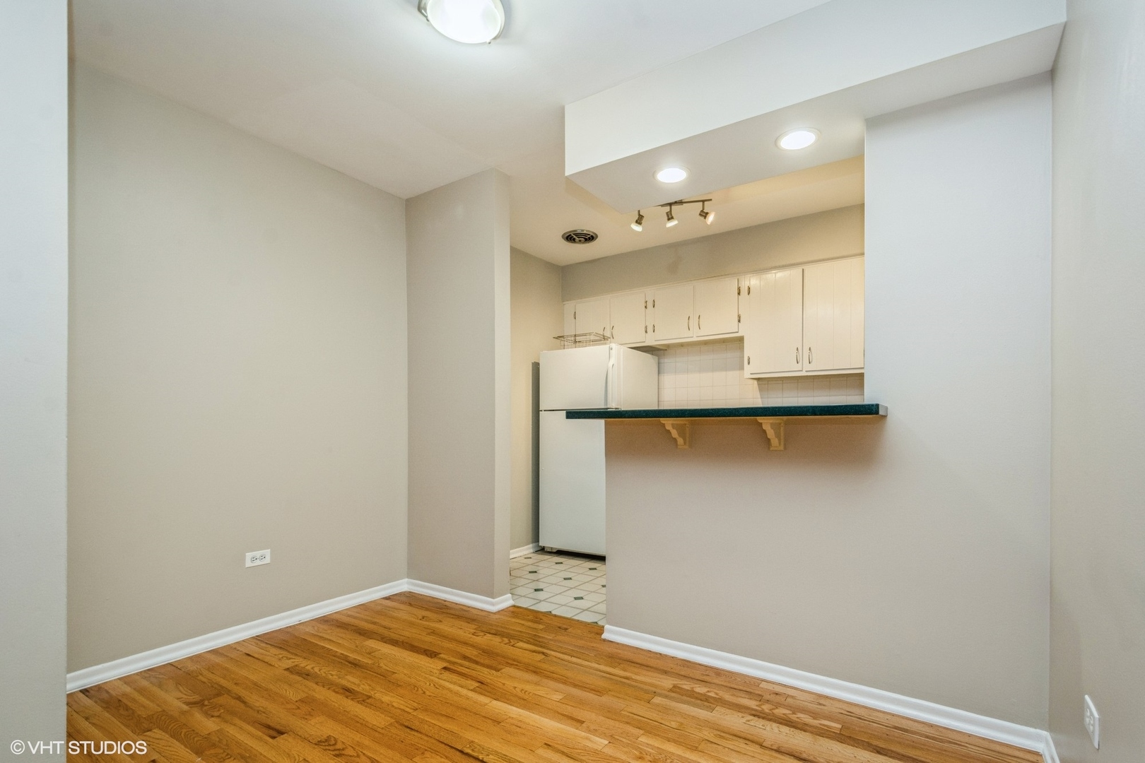 510 W Fullerton Parkway Unit: 308
