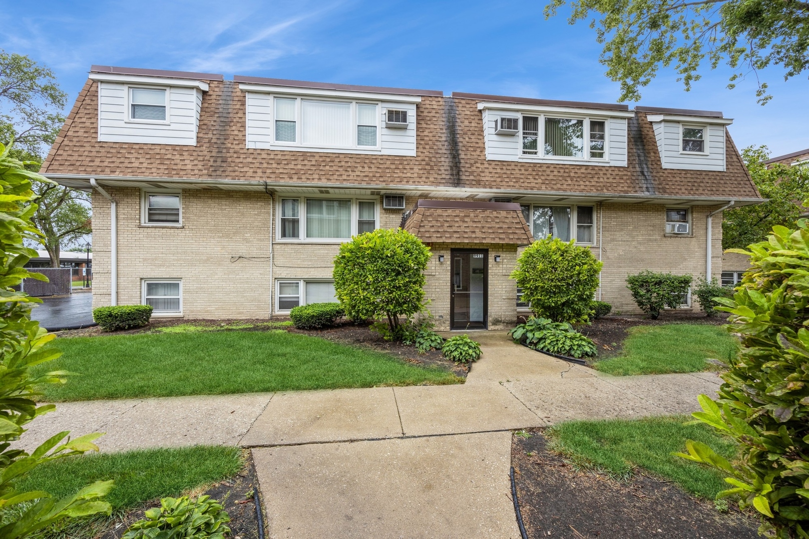 9911 58th Street Unit: 10