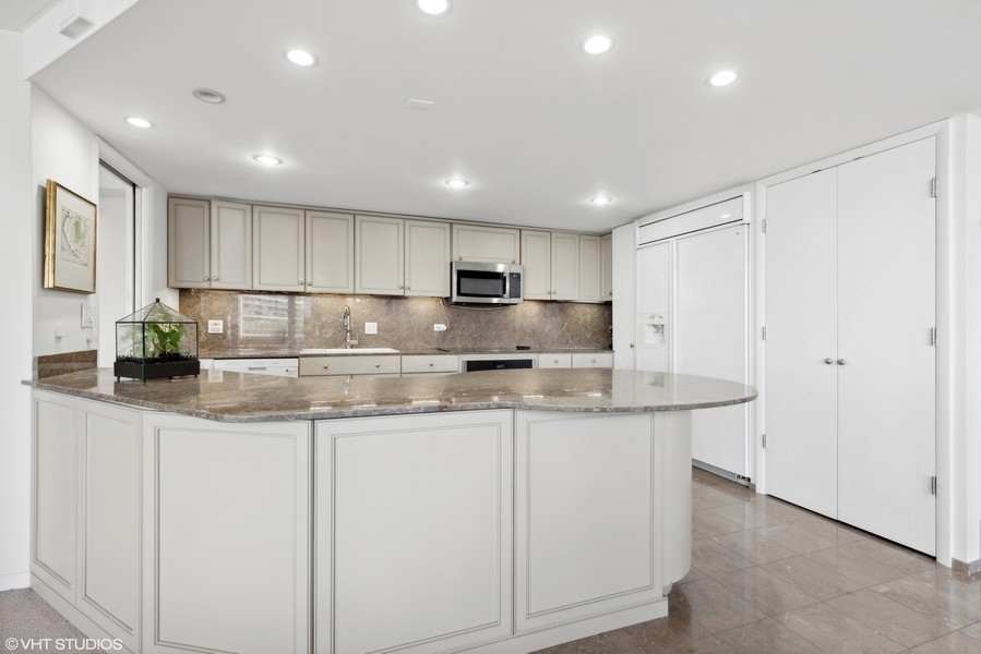 505 N Lake Shore Drive Unit: 2018-2001