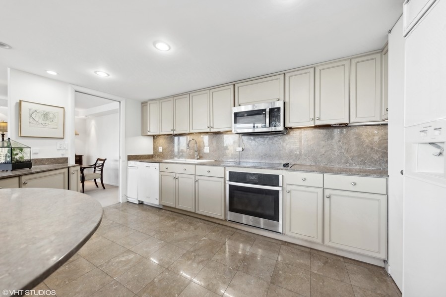 505 N Lake Shore Drive Unit: 2018-2001