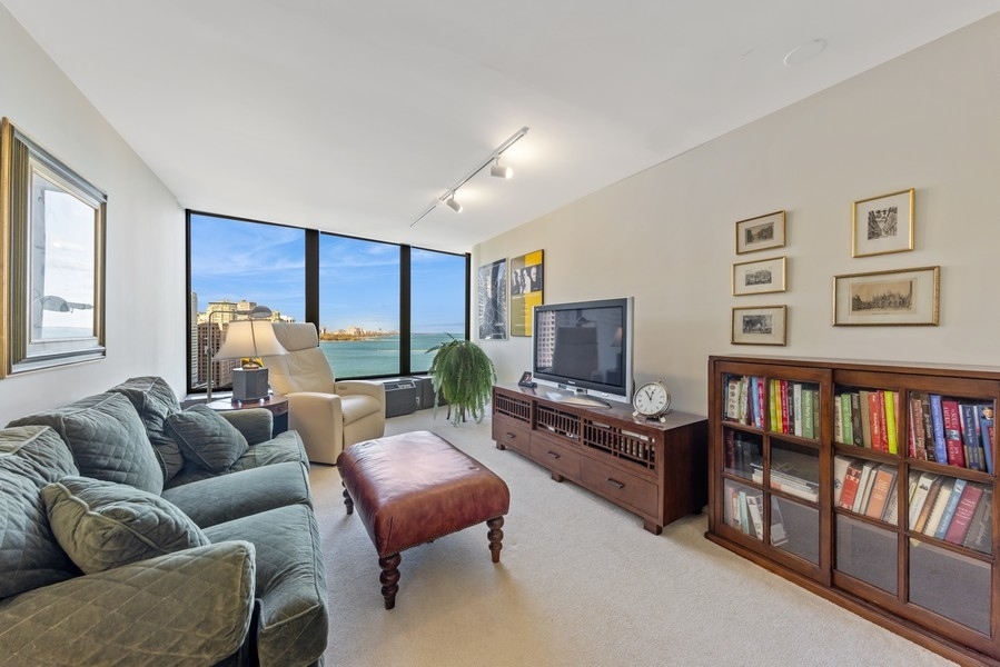 505 N Lake Shore Drive Unit: 2018-2001