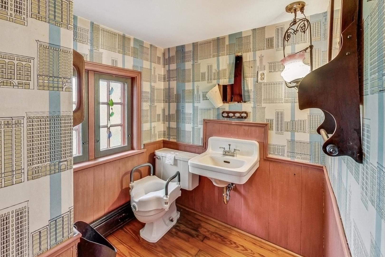 2161 W 116th Place